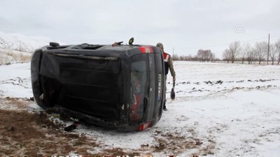 ticari arac - Trafik kazası: 7 yaralı - SİVAS Videosu