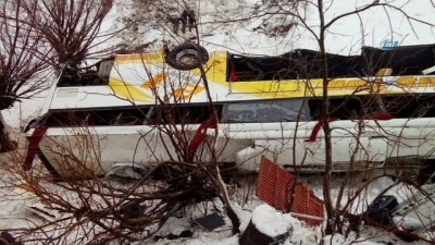 yolcu otobusu -  Yolcu otobüsü dereye uçtu: 6 ölü, 20 yaralı  Videosu