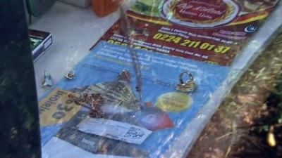 ziynet esyasi -  Çöpte bulduğu içi altın dolu çantayı polise teslim etti  Videosu
