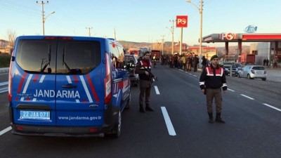 basin aciklamasi -  Mahalleliden bariyerli yol tepkisi Videosu