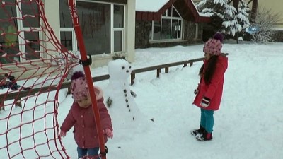 kucuk cocuk -  Sisle kaplanan Palandöken’de kayak coşkusu  Videosu