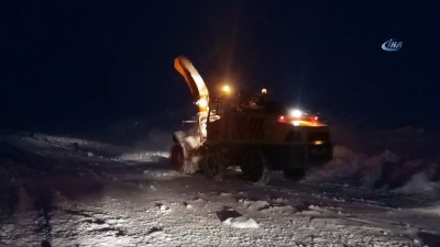 karayollari -  Çığ tehlikesi nedeni ile yol açma sabaha bırakıldı  Videosu