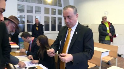 olaganustu kongre - Galatasaray Kulübünün olağanüstü kongresi - Özbek ve Cengiz oylarını kullandı - İSTANBUL  Videosu