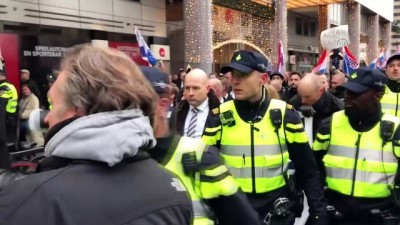 asiri sagci - Hollanda'da ırkçı lider Wilders'den İslam karşıtı gösteri - ROTTERDAM Videosu