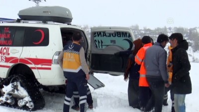 paletli ambulans - Köydeki hastaya paletli ambulansla ulaşıldı - BİNGÖL  Videosu