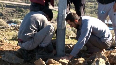 askeri arac -  Köylüler, Afrin sınırına dev Türk bayrağı astı  Videosu