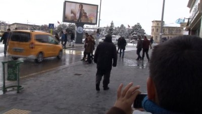 whatsapp -  Sivas Belediyesinden öğrencilere jest  Videosu