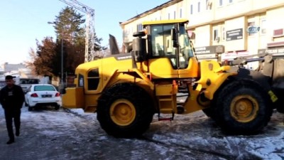 yagan -  Varto'da karlar ilçe dışına taşınıyor  Videosu