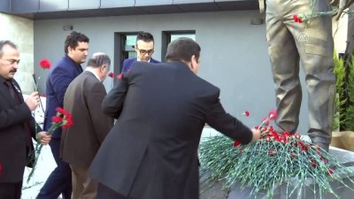 kahramanlik - 'Yaşadığım çağın kahramanının heykelini yaptım' - İZMİR  Videosu