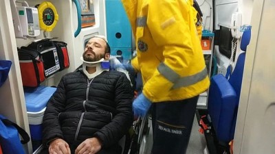 direksiyon -  Park halindeki araca çarptı, otomobiliyle denize uçmaktan son anda kurtuldu: 2 yaralı  Videosu