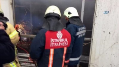 yangin panigi -  Sancaktepe'de kalıp fabrikasında yangın paniği  Videosu