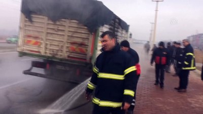 insaat malzemesi - Seyir halindeki kamyon alev aldı - IĞDIR  Videosu