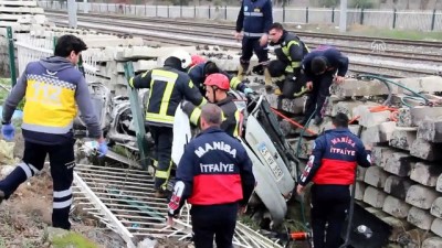 korkuluk - Trafik kazası: 4 ölü, 2 yaralı - MANİSA Videosu