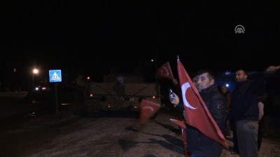 tezahur - Zeytin Dalı Harekatı - Vatandaşlardan askerlere sevgi gösterisi - KİLİS Videosu