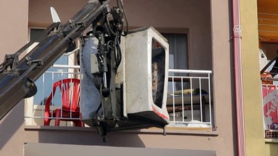 mahsur kaldi - Balkonda mahsur kalan kediyi itfaiye kurtardı - SİVAS Videosu