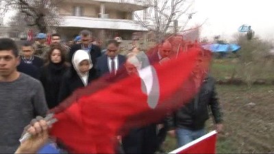 ucaksavar -  Başbakan Yardımcısı Akdağ, 'BM Güvenlik konseyine sesleniyorum, Kilis'e gelsinler terör örgütün sivil halkın üstüne hiç bir hedef gözetmeden füzeler yağdırdığını görsünler'  Videosu