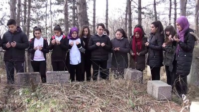kabristan - Depremde ölen öğrencilerin mezarları okullarının bahçesinde - SAMSUN  Videosu