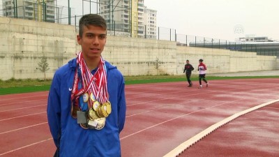 yuksek atlama - Futbol oynarken keşfedildi, atletizmde şampiyon oldu - GAZİANTEP  Videosu