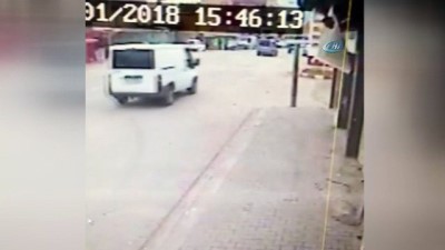 roketli saldiri -  Reyhanlı'da 1 kişinin öldüğü roket saldırısı kamerada  Videosu
