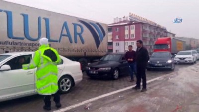 guvenlik onlemi -  Kar nedeniyle Sivas'ta uzun araç kuyrukları oluştu  Videosu