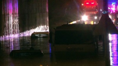 itfaiye araci -  Karayolunu 2 metre su bastı 5 araç mahsur kaldı  Videosu