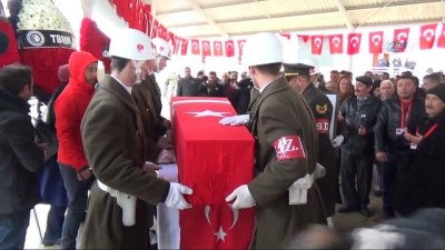 cenaze araci -  Şehidin 13 yaşındaki kızından babasına son bakış  Videosu