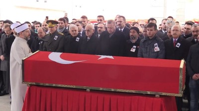 cenaze namazi - Şehit Piyade Astsubay Üstçavuş Musa Özalkan'ın cenaze namazı (1) - ANKARA  Videosu