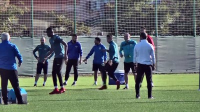 teknik direktor - Vagner Love idmana katılmadı - ANTALYA Videosu