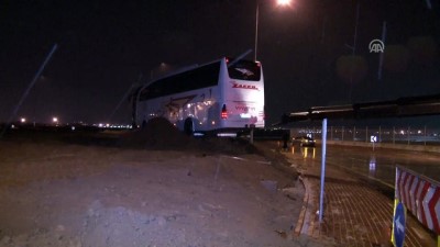 yolcu otobusu - Yolcu otobüsü refüje çıktı - KONYA  Videosu