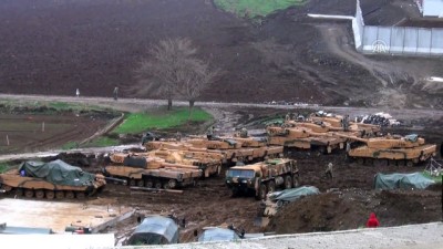 Afrin'e tank ve zırhlı personel taşıyıcı sevkıyatı sürüyor - HATAY 