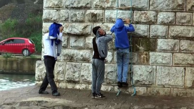 saglik ekibi - Nehrin ortasında mahsur kalan 3 çocuk kurtarıldı - ADANA Videosu