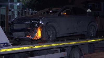 Otomobilin devirdiği aydınlatma direği yolu kapattı - İSTANBUL 