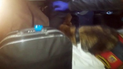 yolcu otobusu -  Yolcu otobüsünde 3 kilo esrar ele geçirildi  Videosu