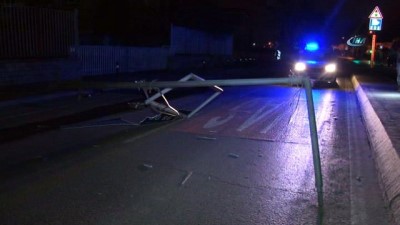  Zeytinburnu’nda kaza yapan araç dubaları biçti 