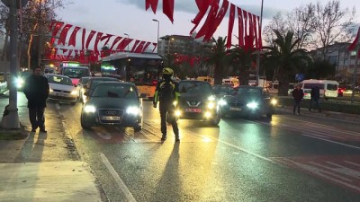 hafriyat kamyonu - Damperi açılan kamyon direği devirdi - İSTANBUL Videosu