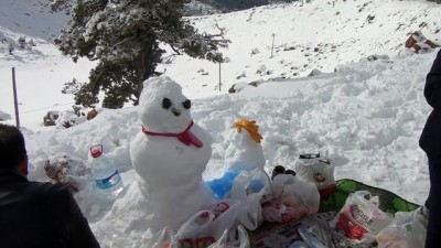 kardan adam - Deniz turizminin merkezi Antalya'da kar üstünde mangal keyfi  Videosu