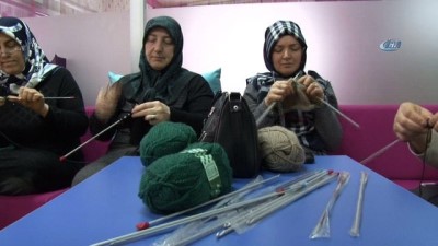 sehit -  Mehmetçik için kazak, atkı ve bere örüyorlar Videosu