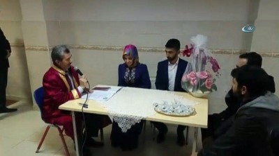 cuzdan -  Müftülükte ilk resmi nikah kıyıldı Videosu