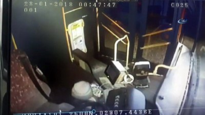 halk otobusu -  Park halindeki otobüse giren hırsız kamerada  Videosu