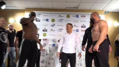 Dünyaca ünlü boksörler İzmir’de tartıya çıktı
