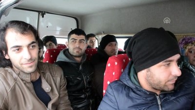 kaymakamlik - Köy yolunda mahsur kalan 12 kişi kurtarıldı - HAKKARİ Videosu