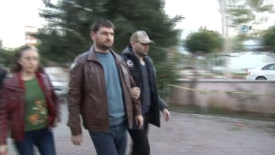 vitrin -  Vitrin arkasında yakalanan FETÖ firarisi eski savcı tutuklandı Videosu