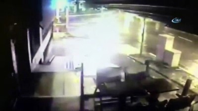 direksiyon -  Otomobil kafeye böyle girdi Videosu