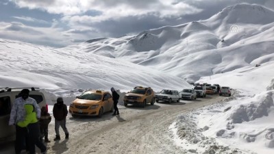 Mahsur kalmalarına rağmen kayak keyfinden vazgeçmediler - HAKKARİ