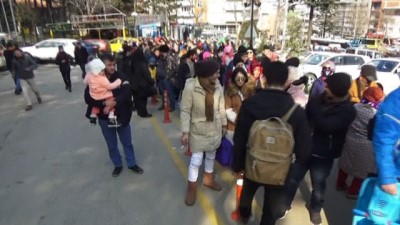  Uludağ'a çıkmak için 2 bin kişi teleferikte kuyruğa girdi 