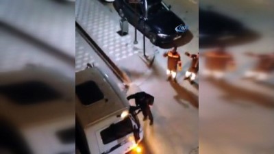  Çöp kamyonuna geçit vermedi... Belediye ekiplerinin alkollü şahısla imtihanı kamerada