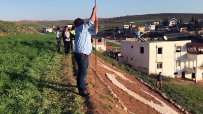 Sınır mahallesinde taşla 100 metrekarelik Türk Bayrağı yaptı - HATAY