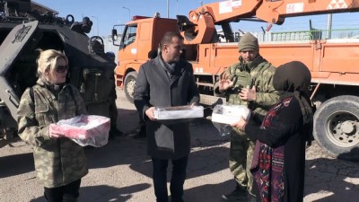 Sınırdaki personele lokum ikramı - KİLİS 