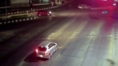  - Tayland'da Motosiklet Otomobile Çarptı 