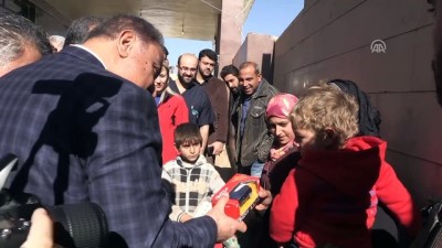saglik personeli - Vali Tekinarslan, Suriyelileri tedavi gördükleri hastanede ziyaret etti - AZEZ Videosu